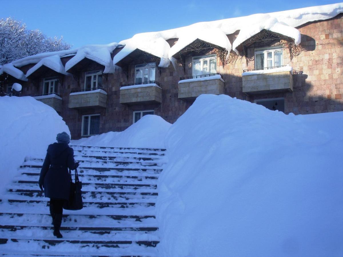 Дом Писателей Цахкадзора Hotel Luaran gambar