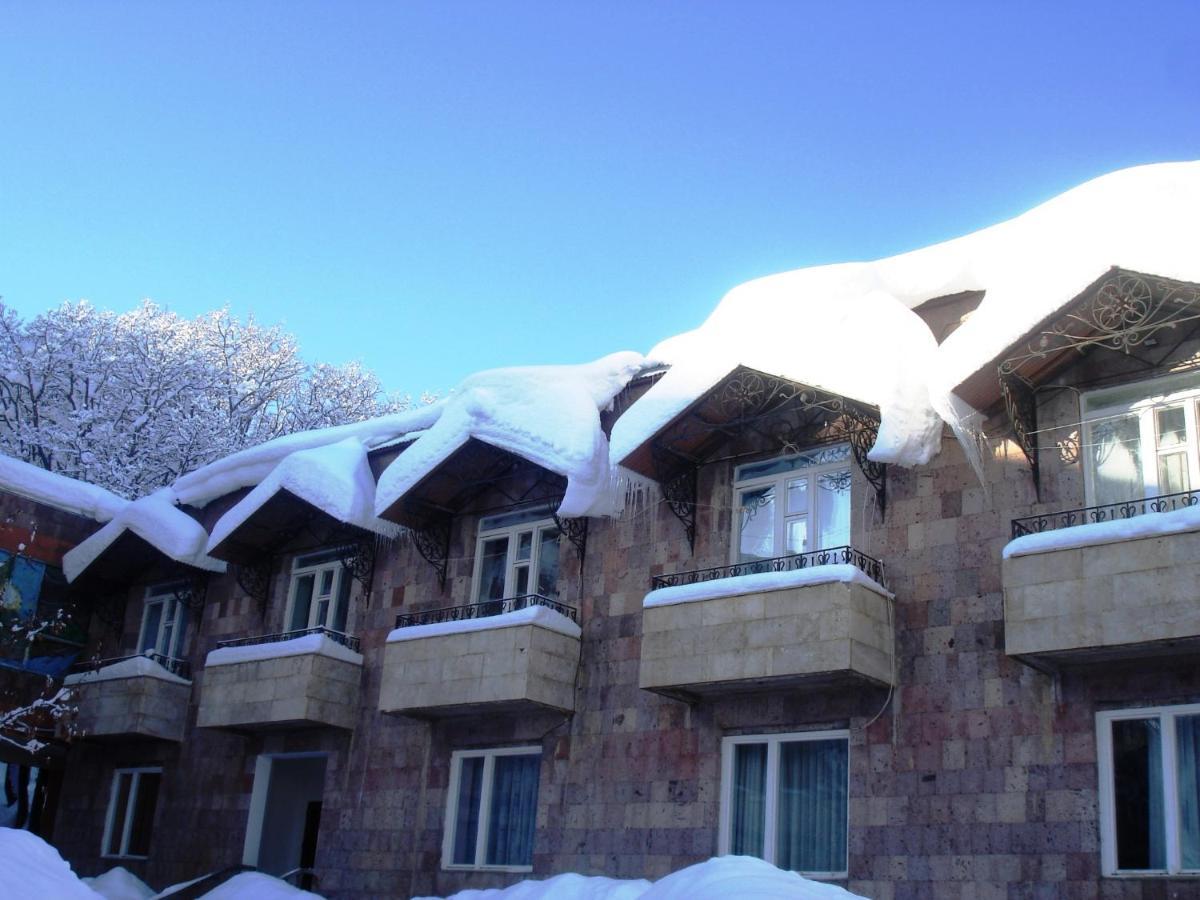 Дом Писателей Цахкадзора Hotel Luaran gambar