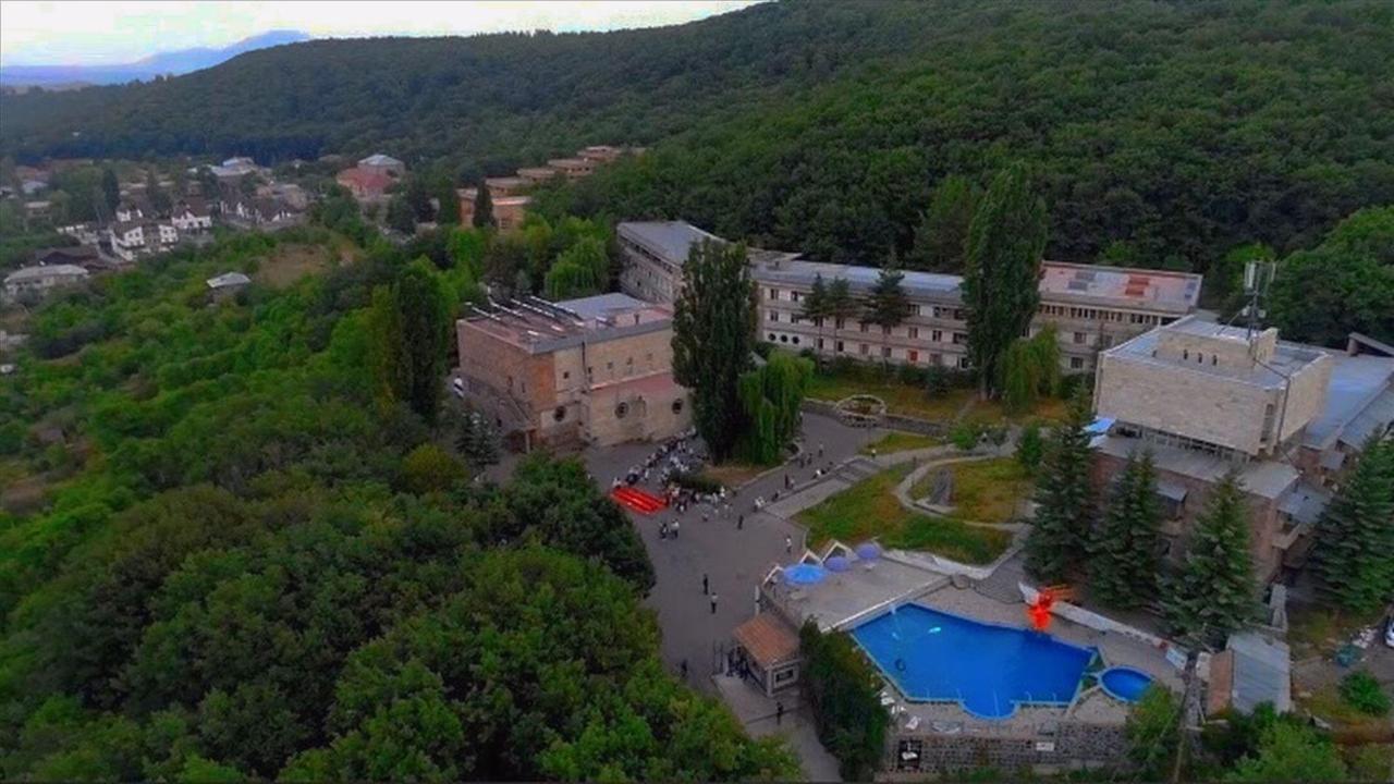 Дом Писателей Цахкадзора Hotel Luaran gambar