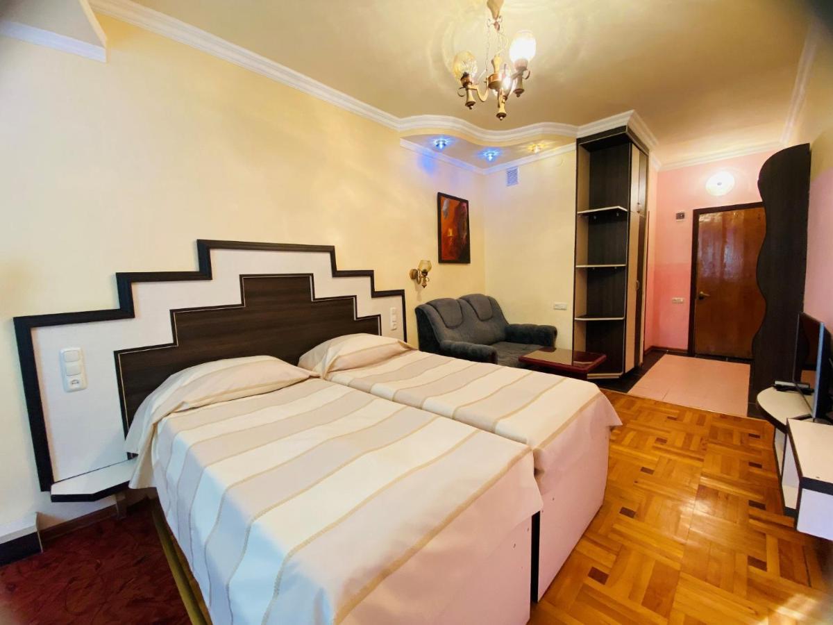 Дом Писателей Цахкадзора Hotel Luaran gambar