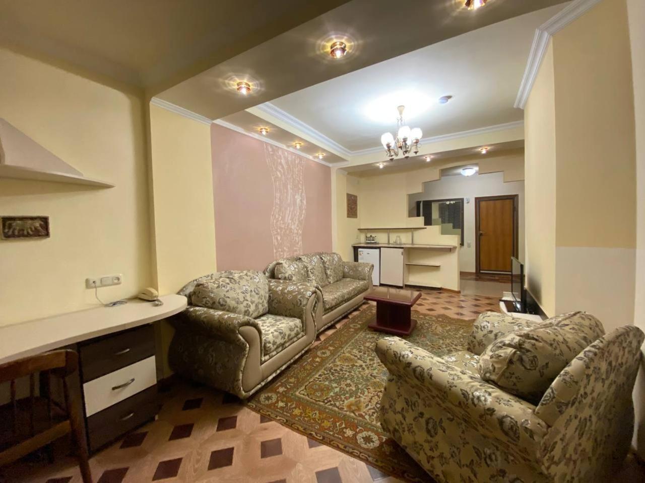 Дом Писателей Цахкадзора Hotel Luaran gambar