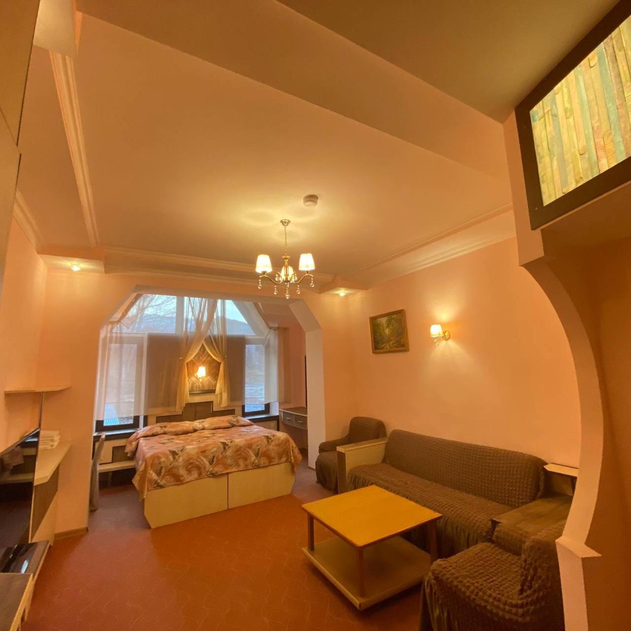 Дом Писателей Цахкадзора Hotel Luaran gambar