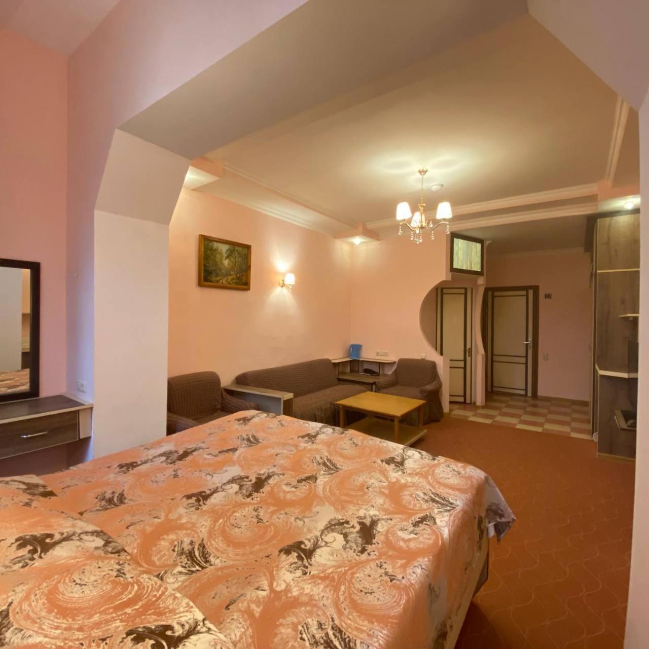 Дом Писателей Цахкадзора Hotel Luaran gambar